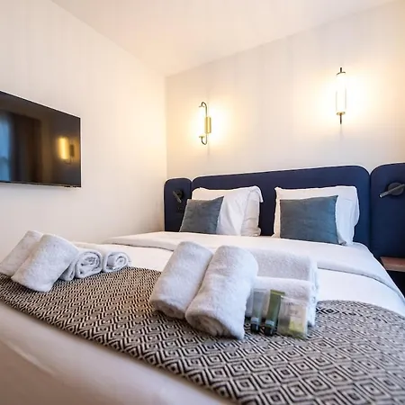 Luxury And Charm In Heart Of Place Des Vosges Apartament Paryż