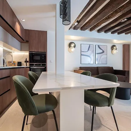 Luxury And Charm In Heart Of Place Des Vosges Apartament