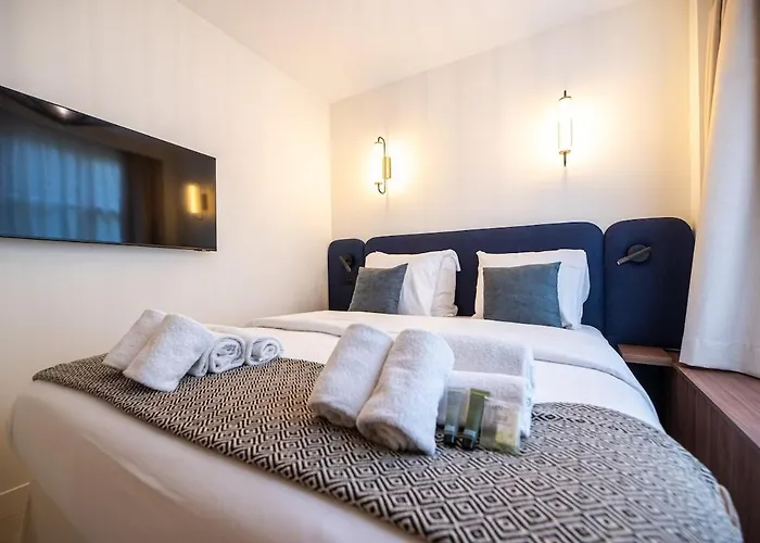 Luxury And Charm In Heart Of Place Des Vosges Apartament Paryż