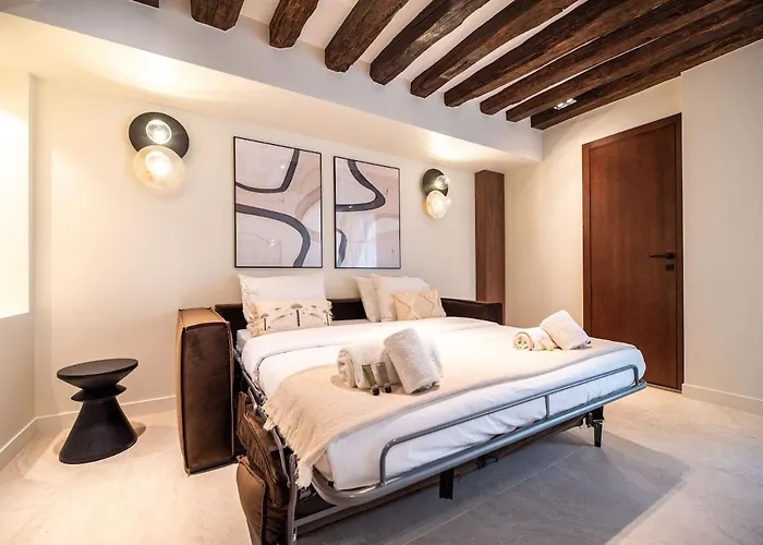 Apartament Luxury And Charm In Heart Of Place Des Vosges Paryż