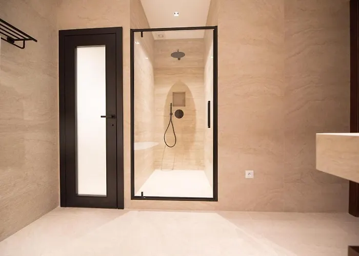 Luxury And Charm In Heart Of Place Des Vosges Paryż